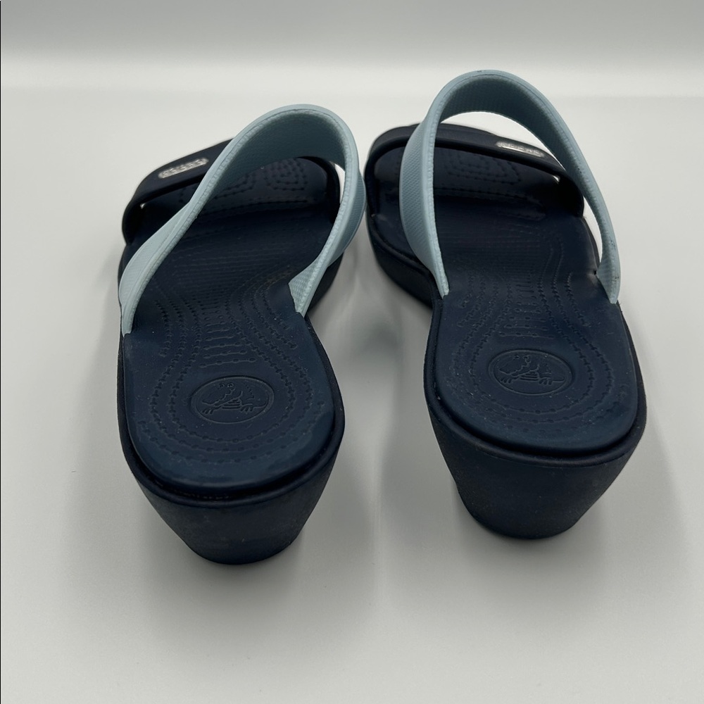 CROCS Women's Dark Blue and Light Blue Sandals Madeira Two Tone Size 7 - Picture 3 of 5